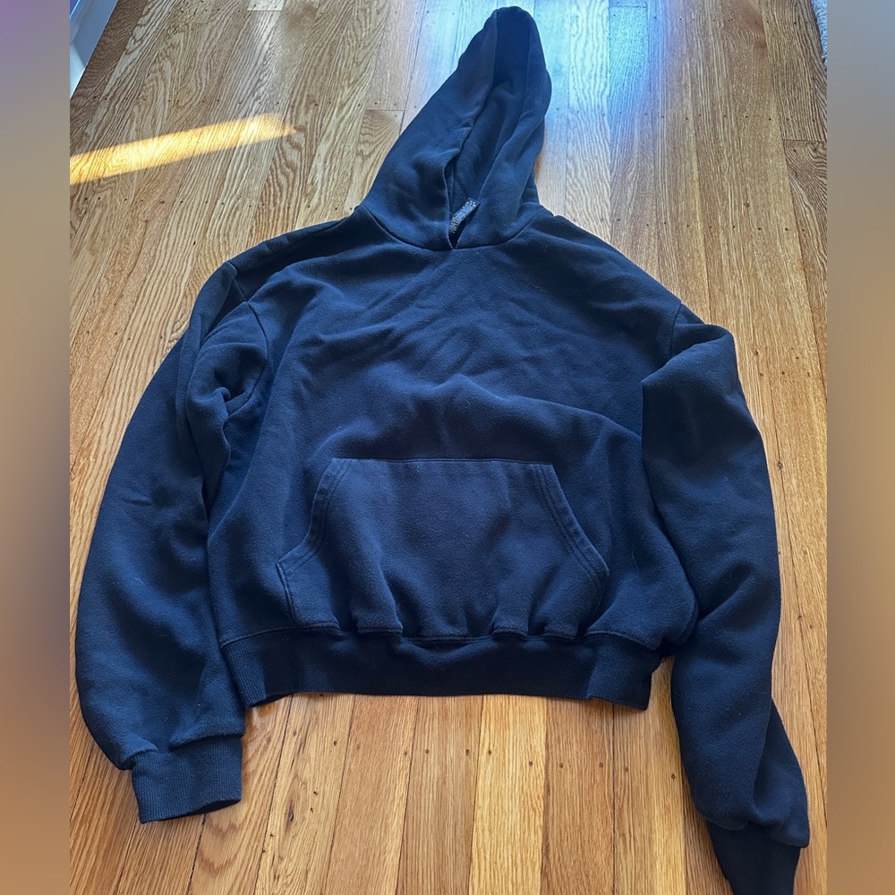 SKIMS size medium black sweatshirt